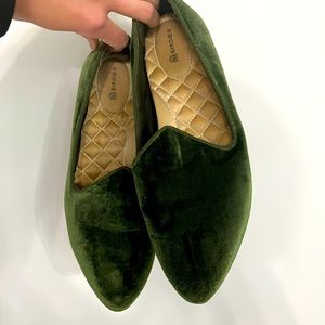 Emerald Green Birdies in Like New condition and have only been worn twice.